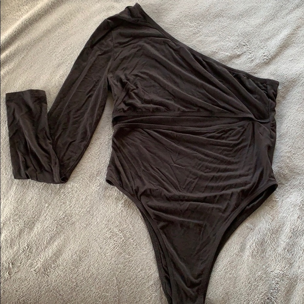 one shoulder black body suit